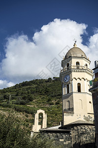 意大利CinqueTerreVernazza的钟塔图片