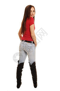 黑靴子一个穿着长靴和牛仔裤站在工作室的年轻美女穿着长靴和牛仔裤穿着长头发的黑穿着白色背景背景
