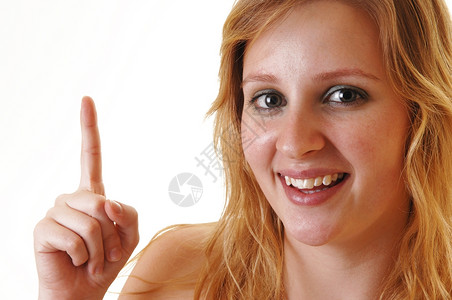 一个金发碧眼的少女笑着指一根手白种背景图片