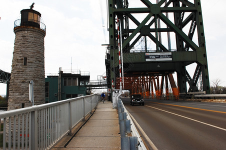 关于电梯桥和BurlingtonOntario旧灯塔的近照背景图片