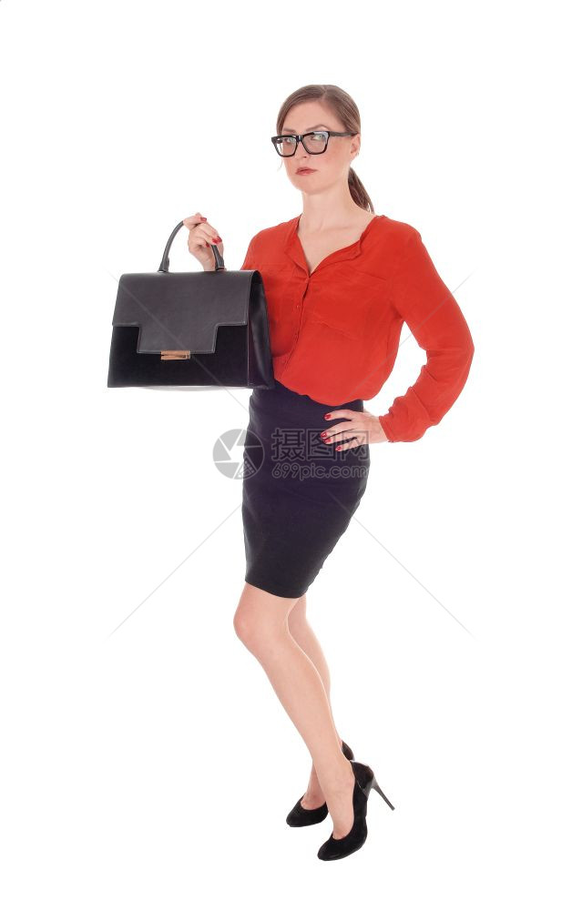身穿红色上衣和黑裙子拿着钱包带白底眼镜与隔绝图片
