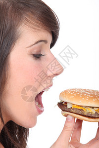 女孩吃汉堡图片