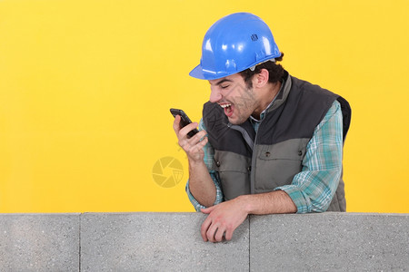 建筑工大喊叫放下他的手机图片