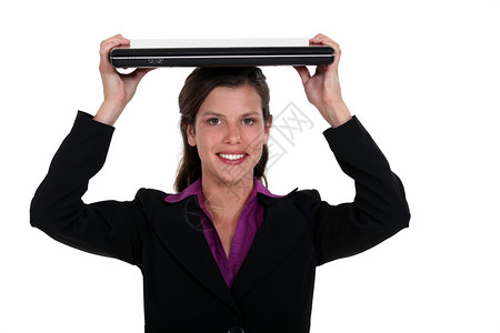 妇女头上戴笔记本电脑的妇女高清图片