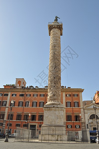 罗马的柱廊广场柱廊广场马库斯奥雷利乌斯大理石柱高清图片
