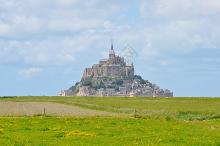 圣米歇尔山法国圣米歇尔山与法国诺曼底的修道院和防御工事合而为一图片