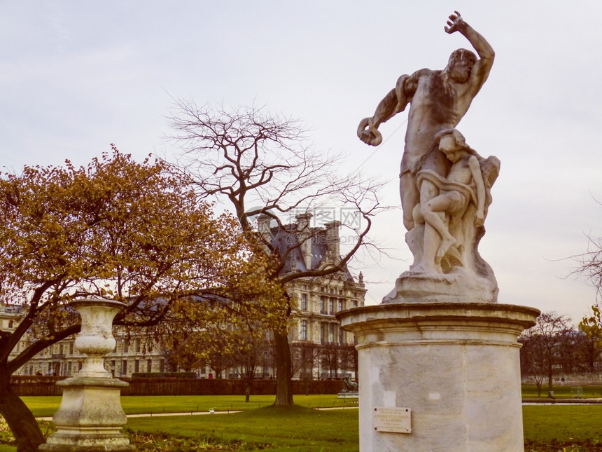 复古风格的巴黎卢浮宫法国巴黎卢浮宫博物馆图片