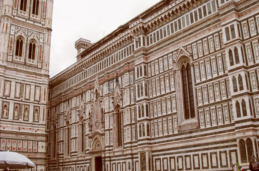 复古风格的佛罗伦萨大教堂佛罗伦萨复古大教堂又名佛罗伦萨大教堂或意大利圣玛丽亚大教堂图片