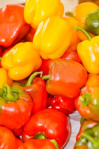 红黄或绿色辣椒蔬菜食品图片