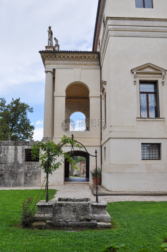 罗通达别墅拉罗通达别墅又名卡普拉别墅在意大利维琴察是由帕拉迪奥在1567年设计的图片