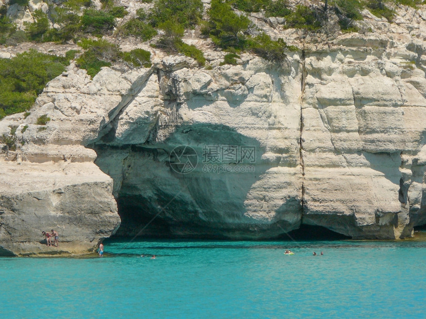 2014年6月9日204年西班牙地中海巴利阿里群岛Balearic群岛MircaCalaGaldana海滩旅游者图片