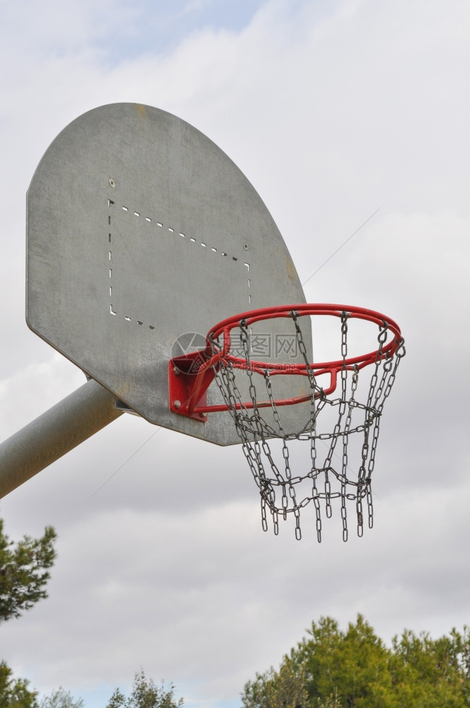 A篮子用于球运动操场的子图片