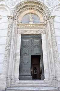 意大利比萨教堂浸礼仪式图片