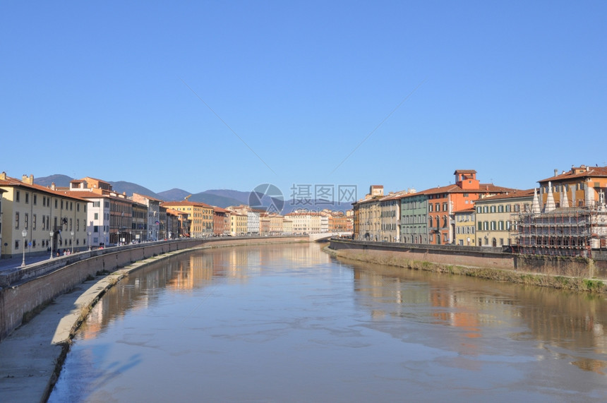 在比萨的阿诺河岸隆加是指意大利托斯卡纳比萨的阿诺河岸图片