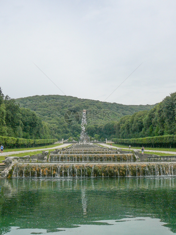 在意大利Casirta的花园在意大利Casirta的花园和喷泉图片