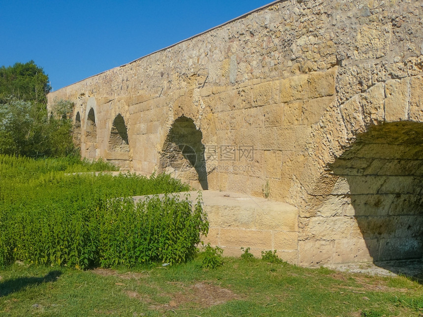 PortoTorres的罗马大桥意利萨丁亚州PortoTorres的古罗马大桥废墟图片