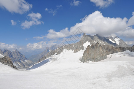 产白山山顶滑雪高清图片