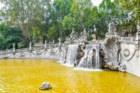 都灵市中心都灵瓦伦蒂诺公园高动态范围HDRFontanadeiMesi喷泉背景图片