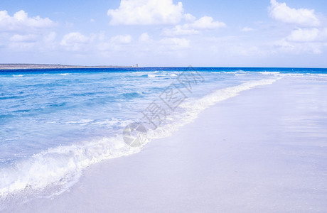 Sintino海滩高动态带HDR意大利萨尔迪尼亚里的Sintino海滩背景图片