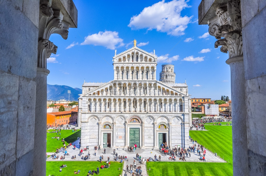 PISAITALY4月6日2015年前往意大利托斯卡纳比萨大教堂圣玛丽的高度动态旅行者图片