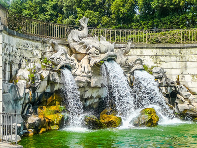 Cairta的人类发展报告花园意大利Cairta的高动态HDR花园和喷泉背景图片