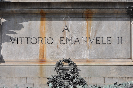 都灵的维托里奥埃马努第二雕像意大利都灵的维托里奥埃马努第二国王纪念碑图片