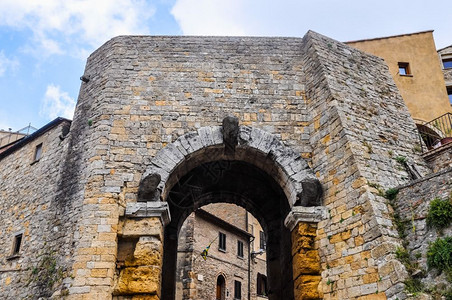 伊特鲁里亚Volterra的人类发展报告城门高动态范围HDR意大利Volterra的古城门背景