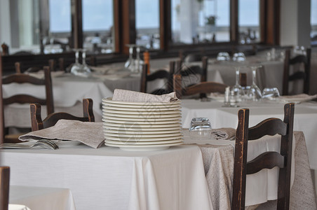 传统的意大利餐厅有桌椅图片