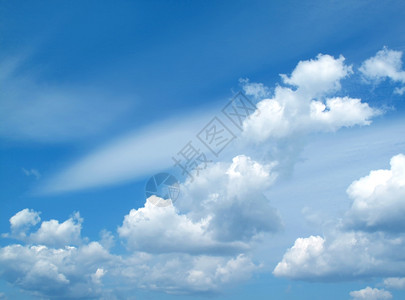 蓝色的天空和白云图片