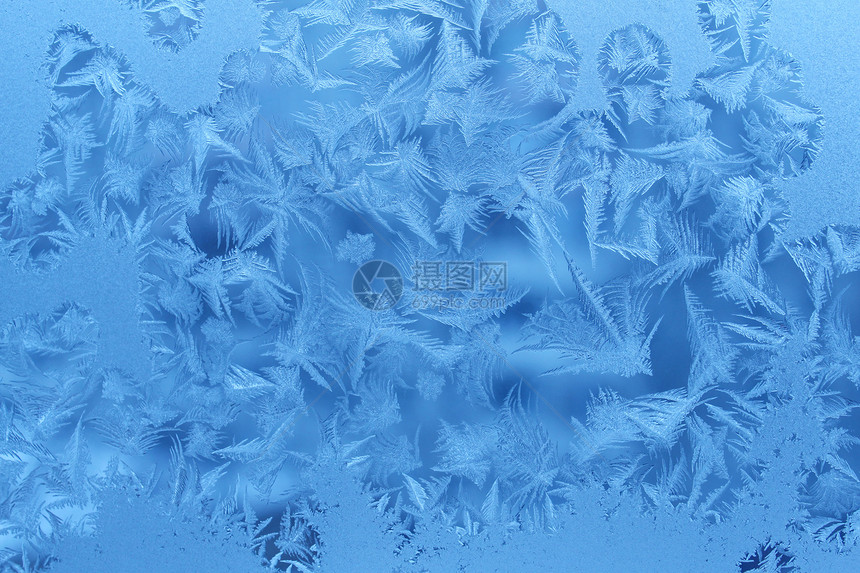 冬季玻璃上的冰形态图片