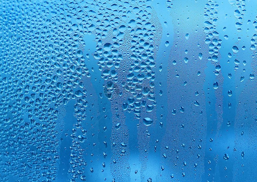 蓝色纹理玻璃上有水滴图片