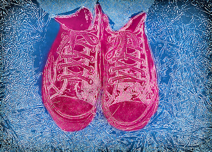 蓝背景摘要色用粉红亮光运动鞋脚背景图片