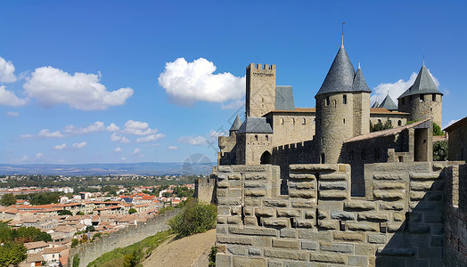 卡尔卡松法国朗格多克鲁西隆市下城Carcassonne中世纪城堡和全景背景