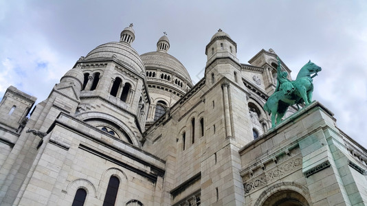 圣马修BasilicaSacreseCoeur罗马天主和小Basilica献给的圣心法国巴黎背景