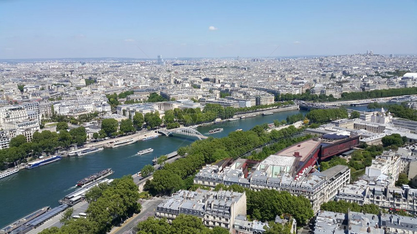 法国巴黎埃菲尔铁塔空中观察图片