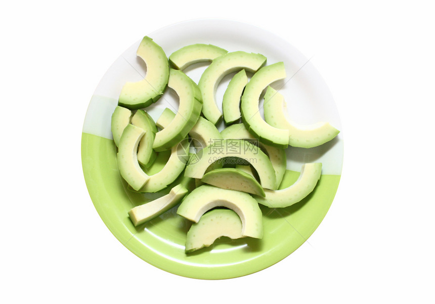 Avocado被切成一块片板盘被白底隔离图片