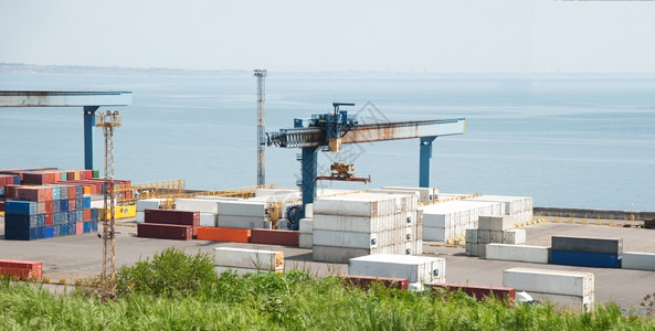 海港和塔起重机奥德萨贸易海港乌克兰高清图片