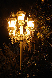 古老的灯笼夜照街的光高清图片