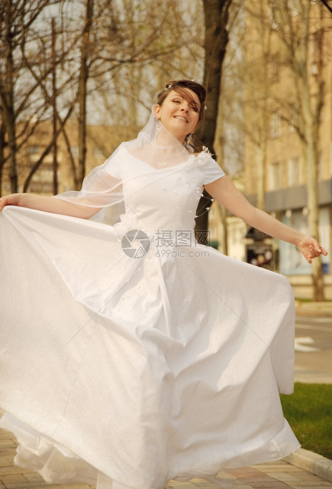 新娘穿着婚纱的年轻女孩背景抽象图片