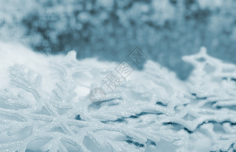 雪花大近的背景BokehToning是蓝色的背景图片