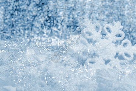 雪花大近的背景BokehToning是蓝色的图片