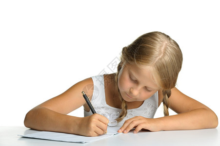小女孩在写做业图片