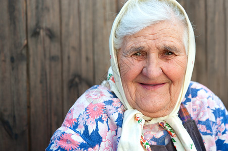 84岁的老年妇女图片
