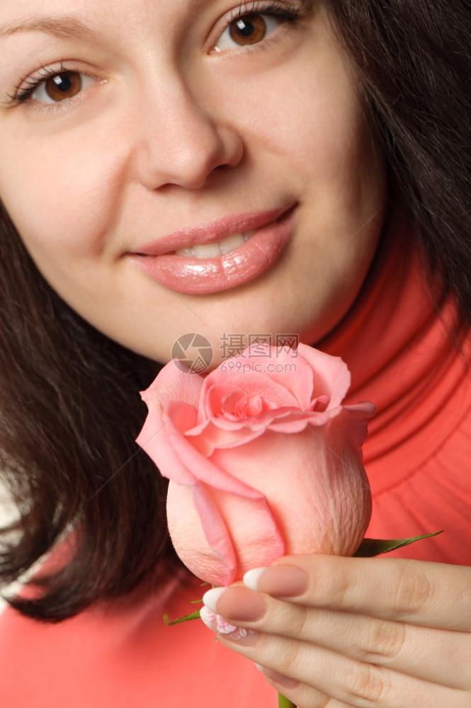 有玫瑰的女子一张合着照片将部分人和一朵花合上图片