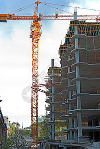 大楼的建造起重机和未完工的建筑背景图片