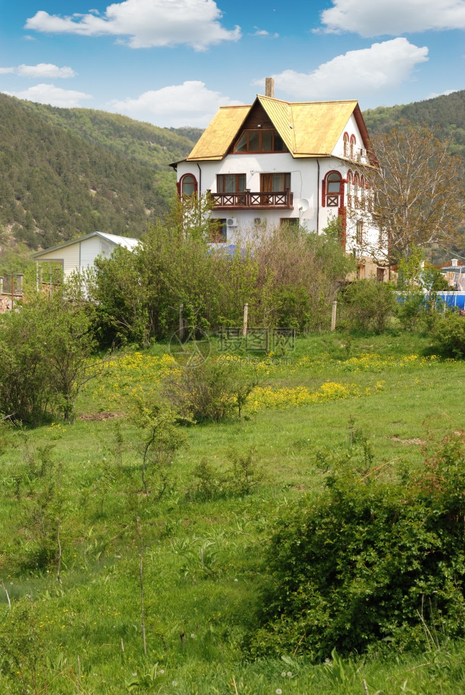 高山的乡村住宅克里米亚山脉和小屋图片
