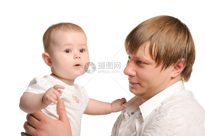 父亲和女儿孩子8个月白种背景隔离图片