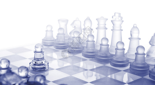 玻璃象棋第一步蓝灰色背景图片