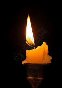 烧蜡烛古老的台黑暗背景图片