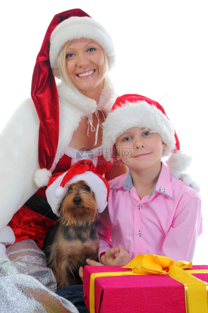 穿着圣诞帽的快乐男孩和女人孤立于白种背景图片